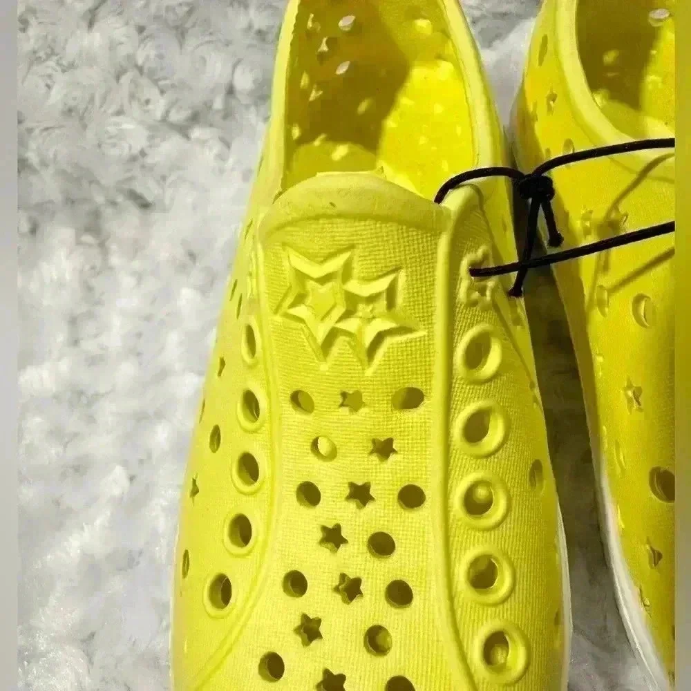 Wonder Nation Girls Size 9-10 Slip On Yellow Stars Shoes‎ NEW